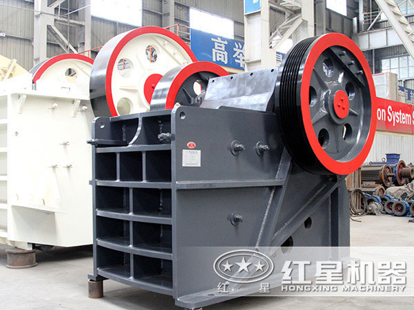 時產20噸的顎式破碎機圖