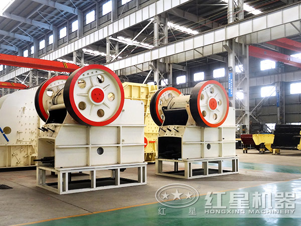 磁鐵礦顎式破碎機生產車間