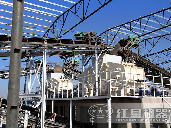 反擊式破碎機生產(chǎn)現(xiàn)場圖