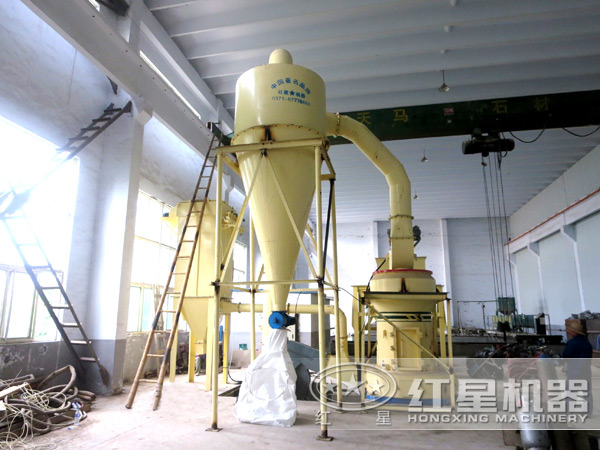 HGM磨粉機生產(chǎn)現(xiàn)場 HGM磨粉機生產(chǎn)現(xiàn)場