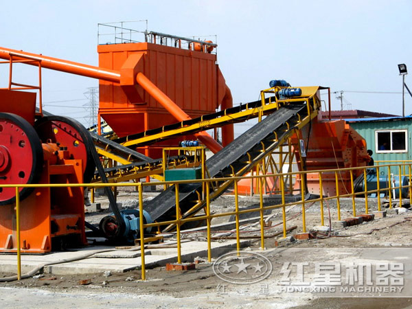 石頭破碎生產線設備破碎現場