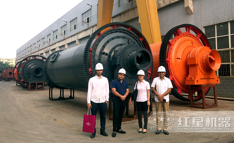 球磨機客戶前來參觀選購機型