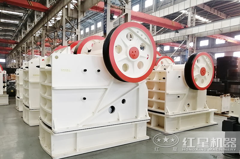 白云石顎式破碎機車間實拍圖