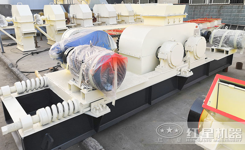 對輥破碎機現場實拍