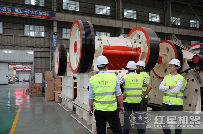 客戶來廠考察顎式破碎機設備 客戶來廠考察顎式破碎機設備