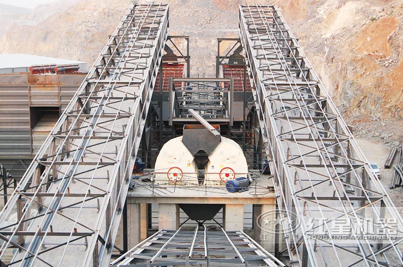 錘式破碎機破碎石灰石現場