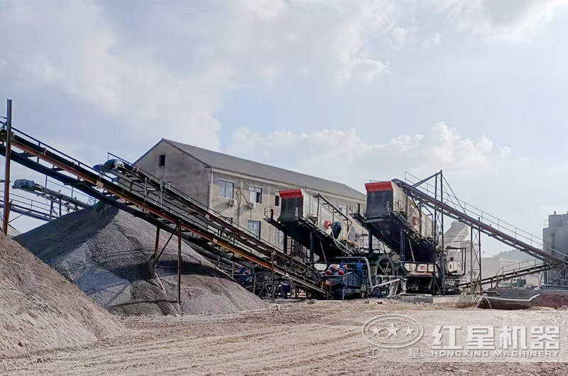 時產300噸移動石料破碎機生產線現場