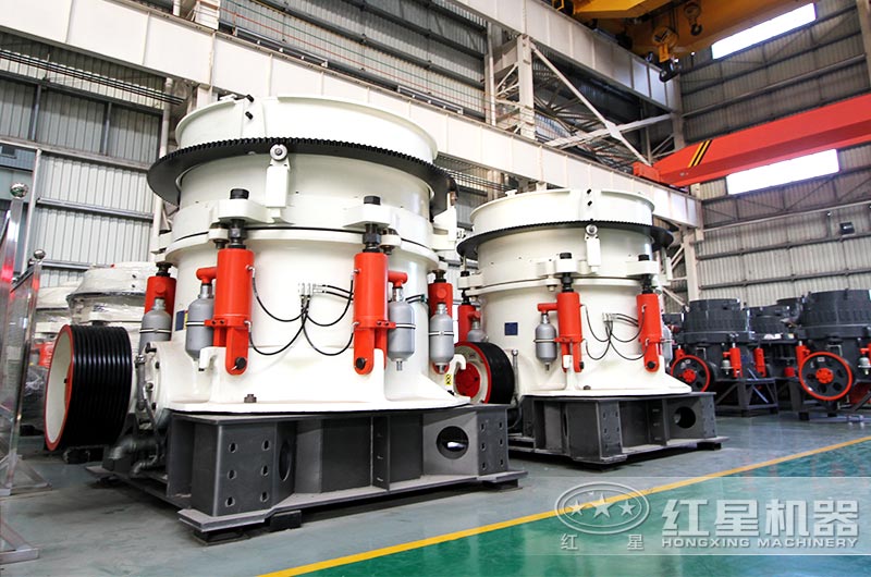 鋼渣圓錐破碎機現場實拍圖