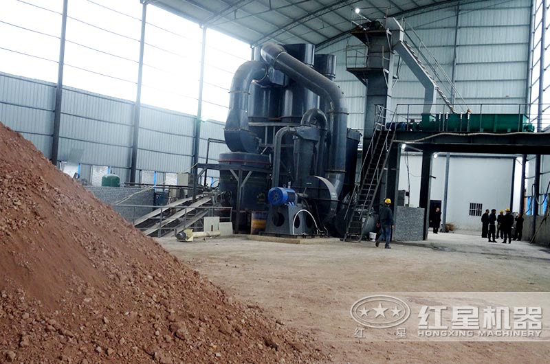 做耐火磚磨粉機作業現場