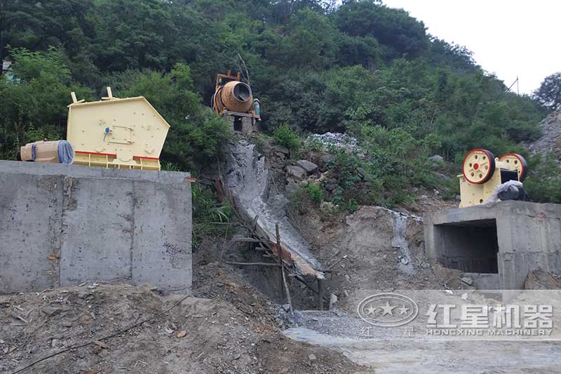 每小時生產(chǎn)100噸的片麻巖破碎生產(chǎn)線