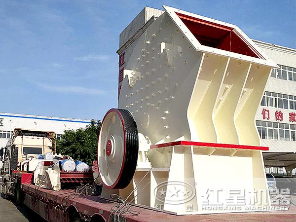 重錘式破碎機發貨現場