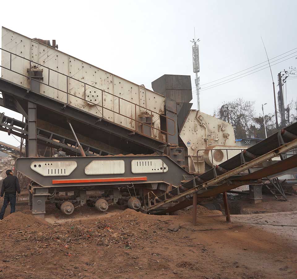 湖南移動式建筑垃圾破碎機客戶生產現場