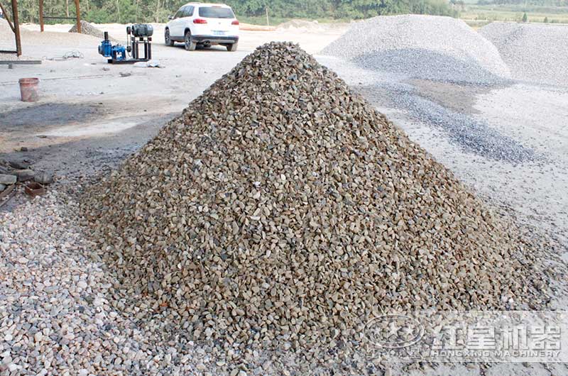 經過顎式破碎機處理后物料