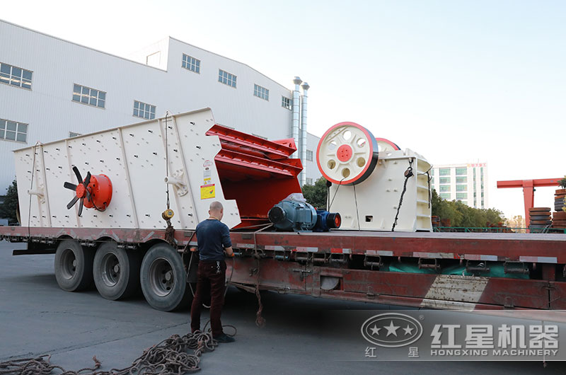 粗碎機裝車完畢，準備發往客戶現場