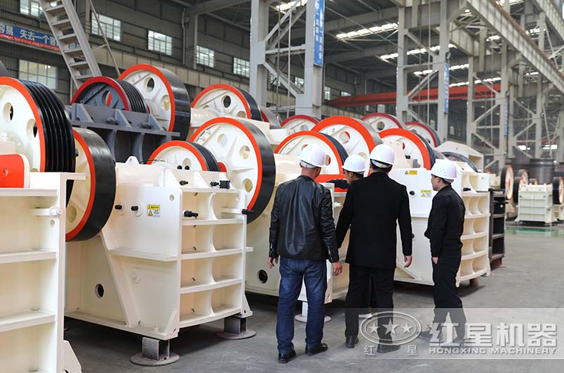 經理陪同客戶來廠參觀