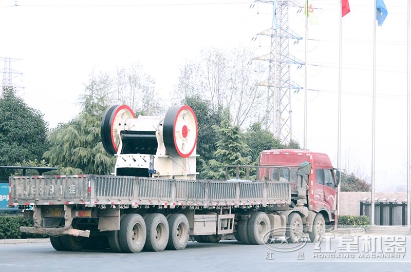 PE-900×1200顎式破碎機發貨現場