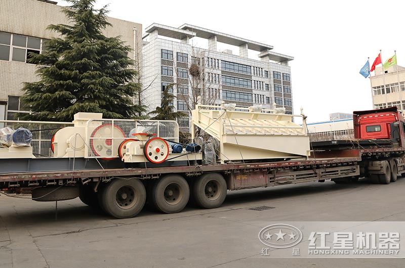 對輥機設備發貨現場