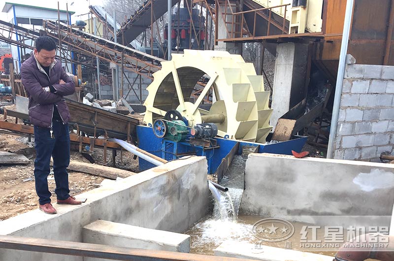 水洗沙機旁建造沉淀池,實現水資源循環利用 水洗沙機旁建造沉淀池,實現水資源循環利用