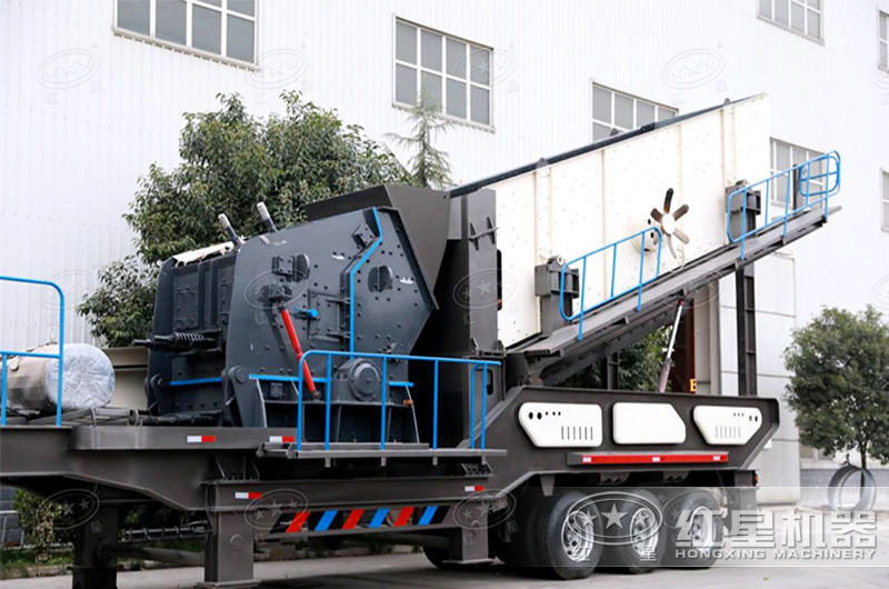 小型流動石料破碎機搭載反擊破、振動篩