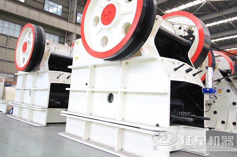 大型鄂式打石機車間實拍圖 大型鄂式打石機車間實拍圖