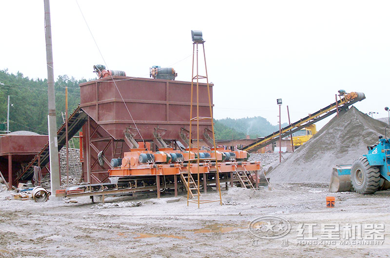 齒輥式破碎機生產現場