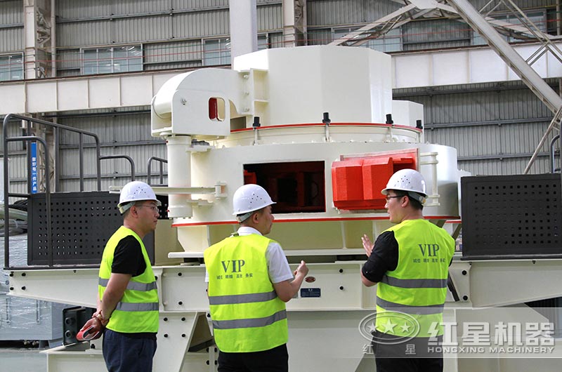 紅星客戶到廠近距離考察液壓制砂機