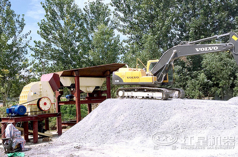 石頭制沙現場：錘式破碎機