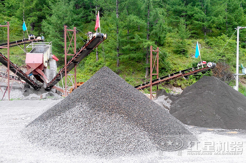 砂石生產線正在生產機制砂 砂石生產線正在生產機制砂