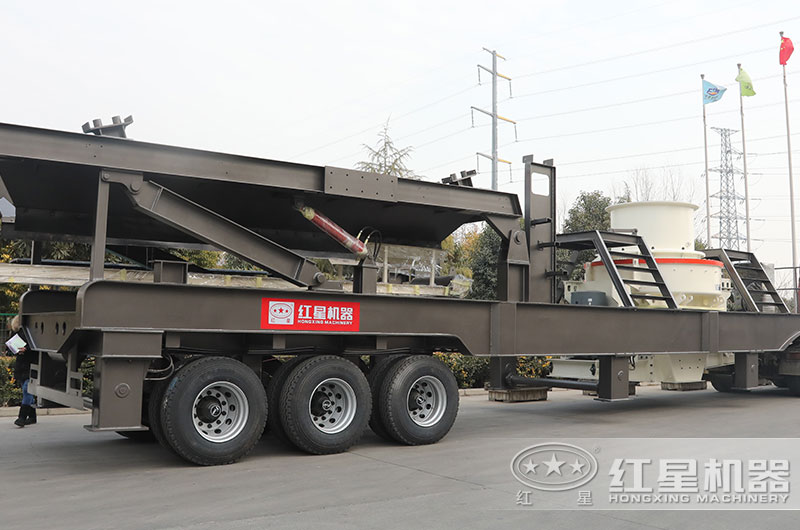 紅星輪胎式粉碎機發往廣東