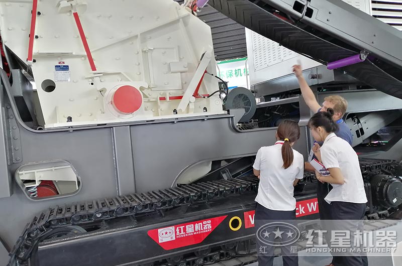 客戶來廠實地考察,經理一對一講解 客戶來廠實地考察,經理一對一講解