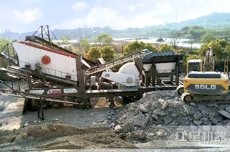 河北移動錘式破碎機生產現場圖