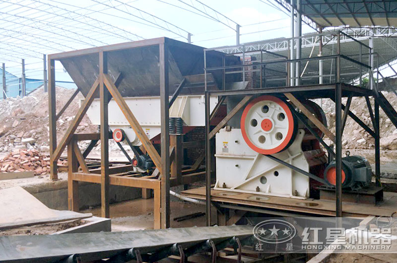 鄂破機生產(chǎn)現(xiàn)場一角