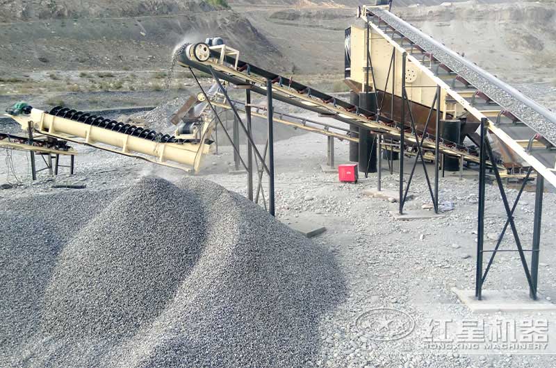碎石廠生產(chǎn)現(xiàn)場 碎石廠生產(chǎn)現(xiàn)場
