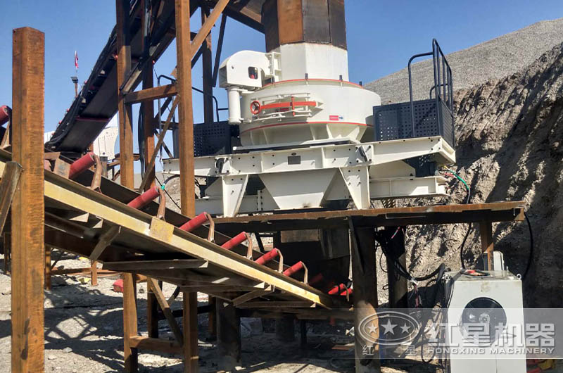 小石料細碎制砂作業現場